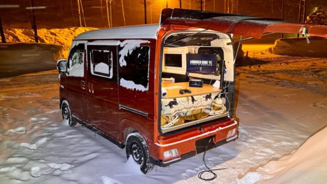 軽バンと雪中ゲーミング車中泊