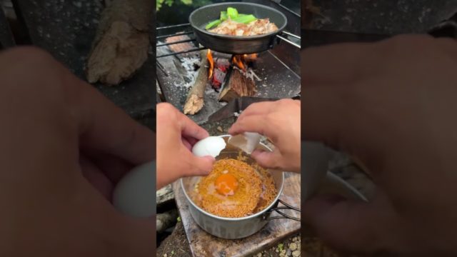 【キャンプ飯】チキンラーメンの美味しい食べ方